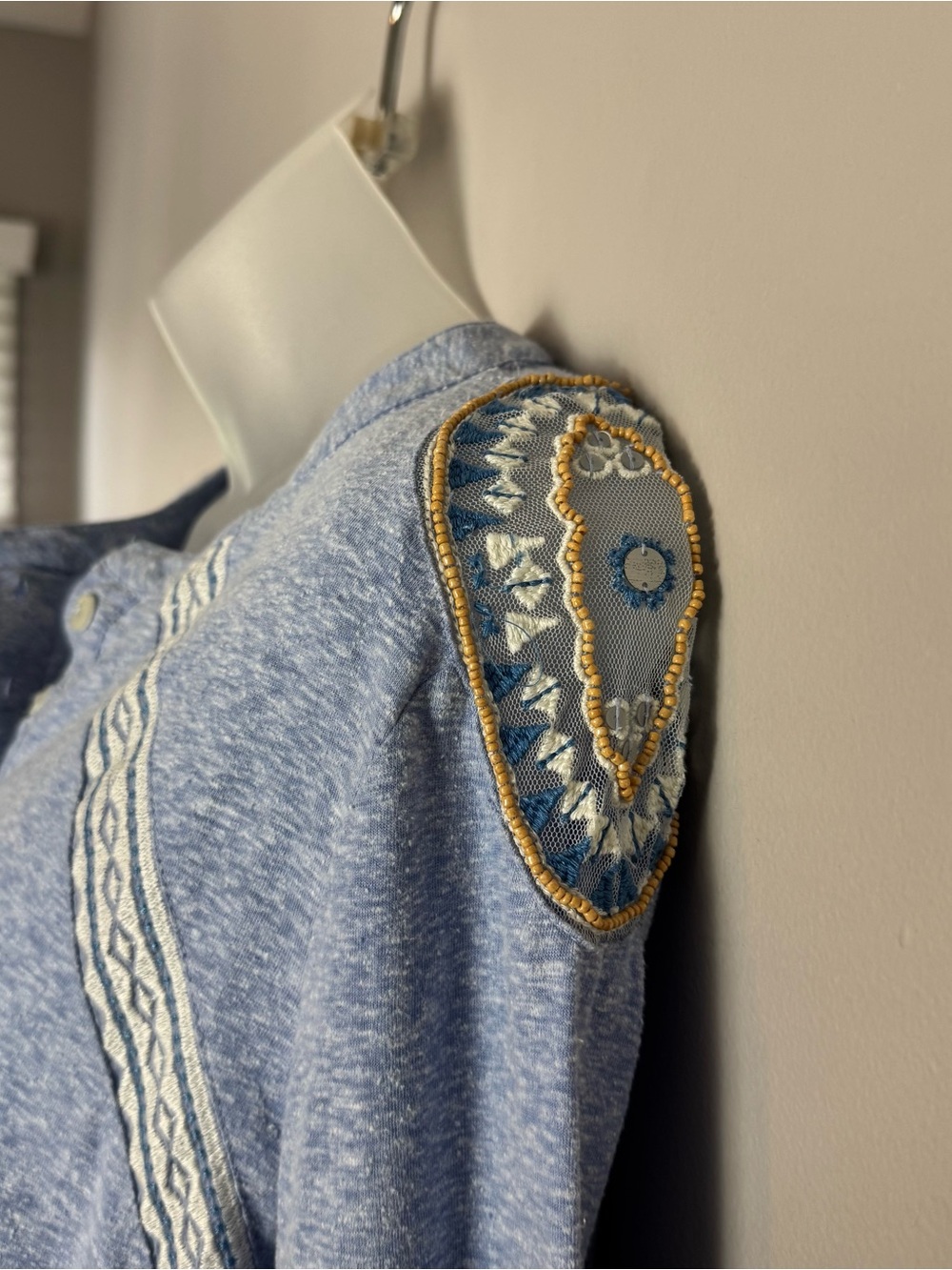 Sundance Embroidered Beaded Light Blue Long Sleeve Lace Trim Henley Top Size L - Picture 6 of 10